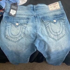 I am selling my true religion Ricky sn flap straight